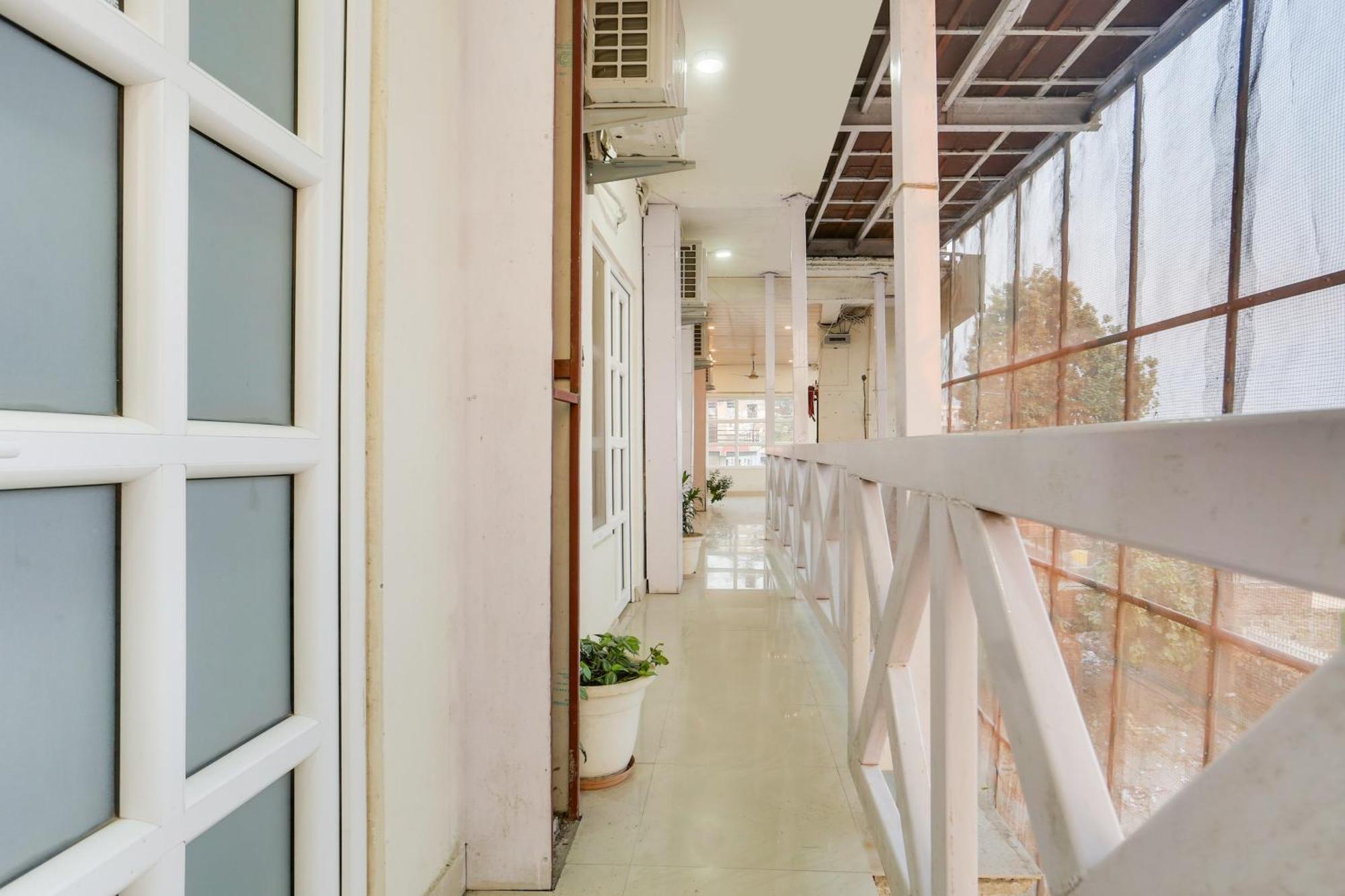 Super Hotel O Jamrani Formerly White House Haldwāni المظهر الخارجي الصورة